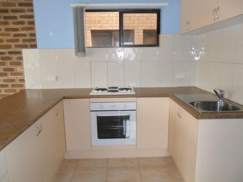 4/14 TE PETERS DR, Broadbeach Waters QLD 4218