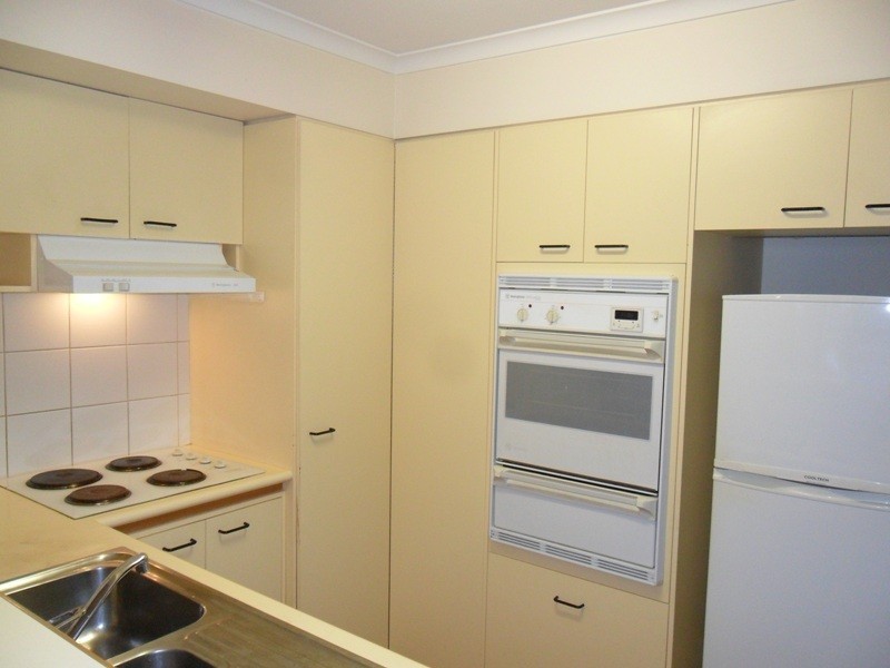 29/16 CRESCENT AVE, Mermaid Beach QLD 4218