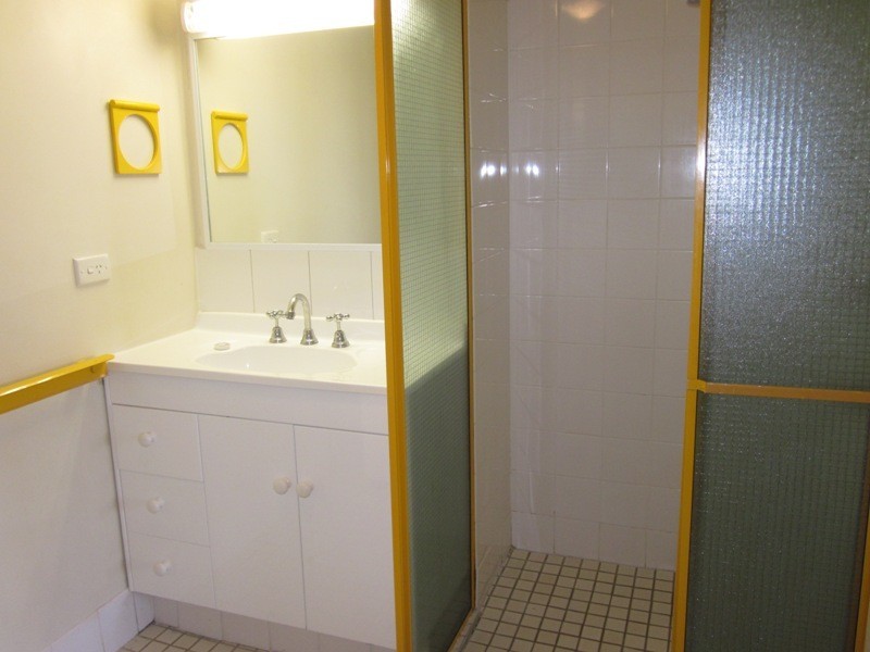 Clear Island Waters QLD 4226