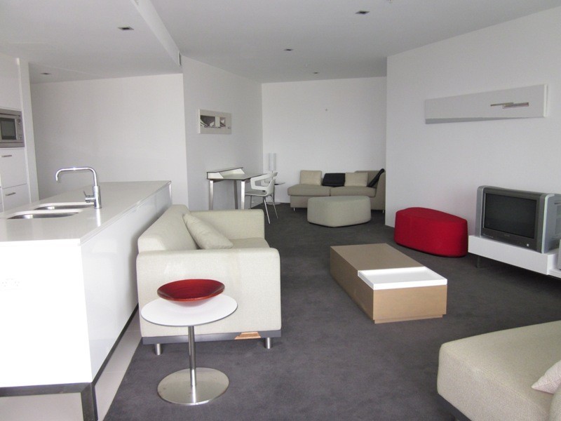 9 HAMILTON AVE, Surfers Paradise QLD 4217