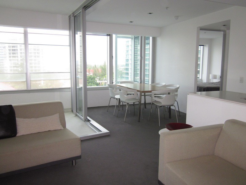 9 HAMILTON AVE, Surfers Paradise QLD 4217