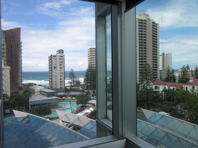 9 HAMILTON AVE, Surfers Paradise QLD 4217