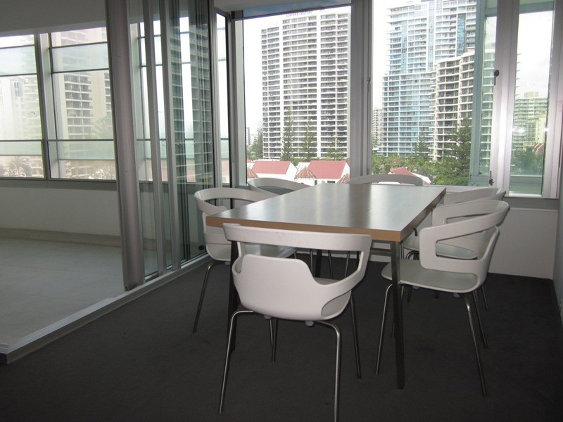 9 HAMILTON AVE, Surfers Paradise QLD 4217