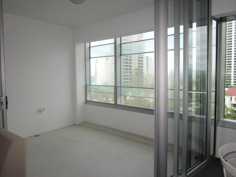 9 HAMILTON AVE, Surfers Paradise QLD 4217