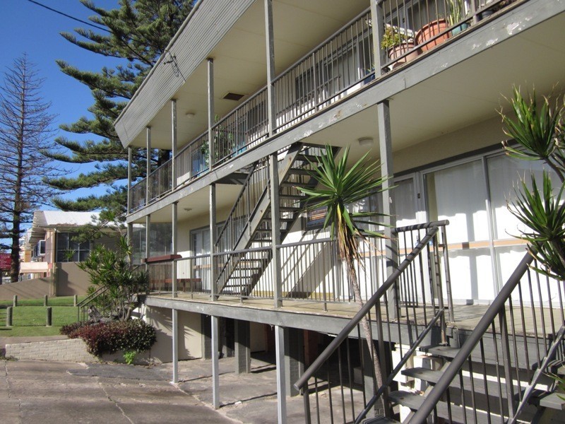 182 HEDGES AVE, Mermaid Beach QLD 4218
