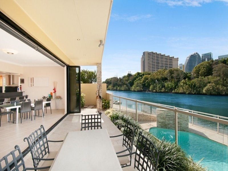 Broadbeach Waters QLD 4218