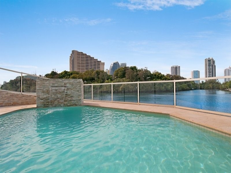 Broadbeach Waters QLD 4218
