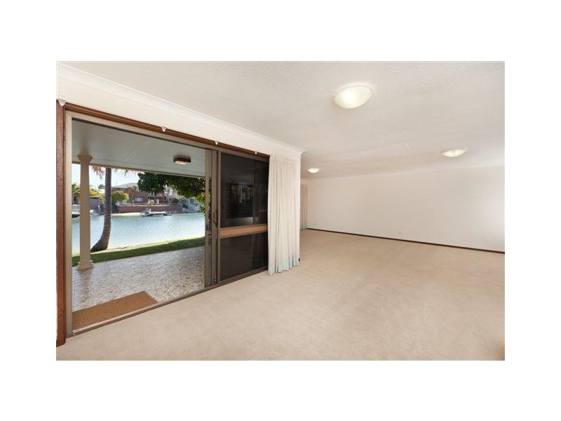 10 MIDSHIPMAN CRT, Paradise Waters QLD 4217