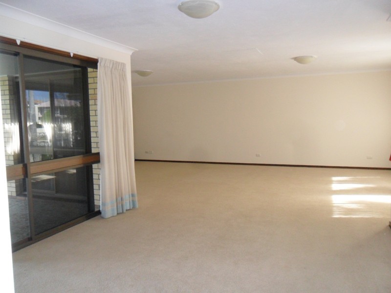 10 MIDSHIPMAN CRT, Paradise Waters QLD 4217