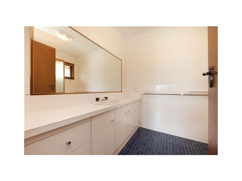 10 MIDSHIPMAN CRT, Paradise Waters QLD 4217
