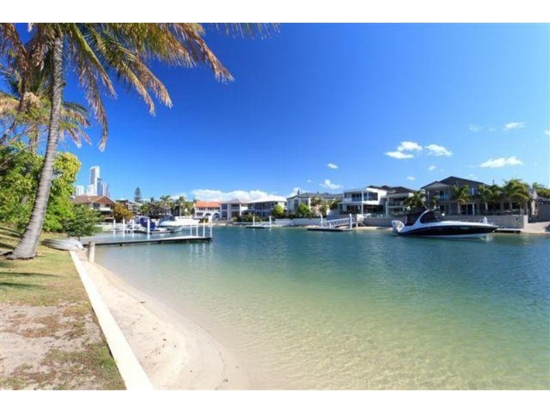10 MIDSHIPMAN CRT, Paradise Waters QLD 4217