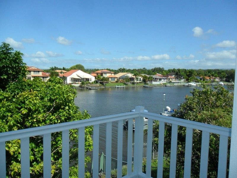 41 SALTWATER DR, Helensvale QLD 4212