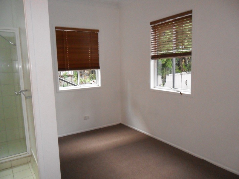 1/34 ARMRICK AVE, Broadbeach QLD 4218