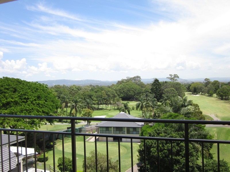 46E/11 FAIRWAY DR, Clear Island Waters QLD 4226