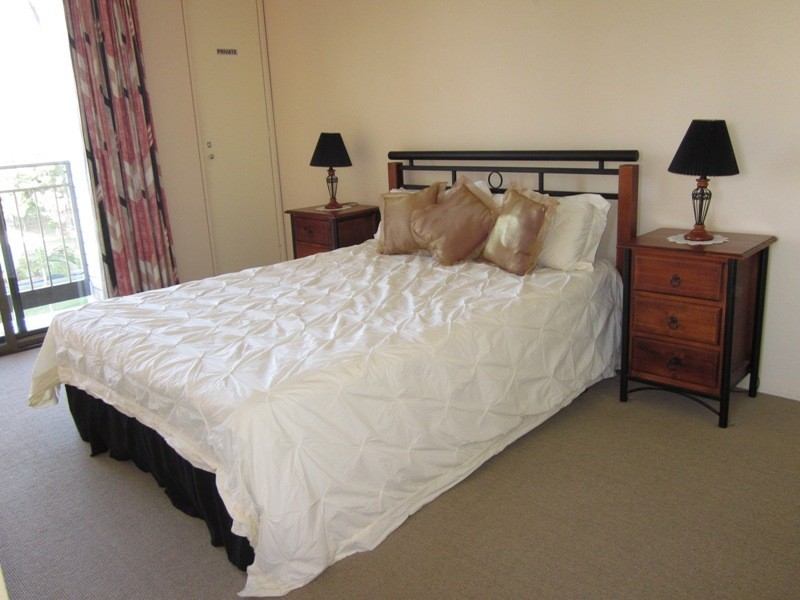 46E/11 FAIRWAY DR, Clear Island Waters QLD 4226