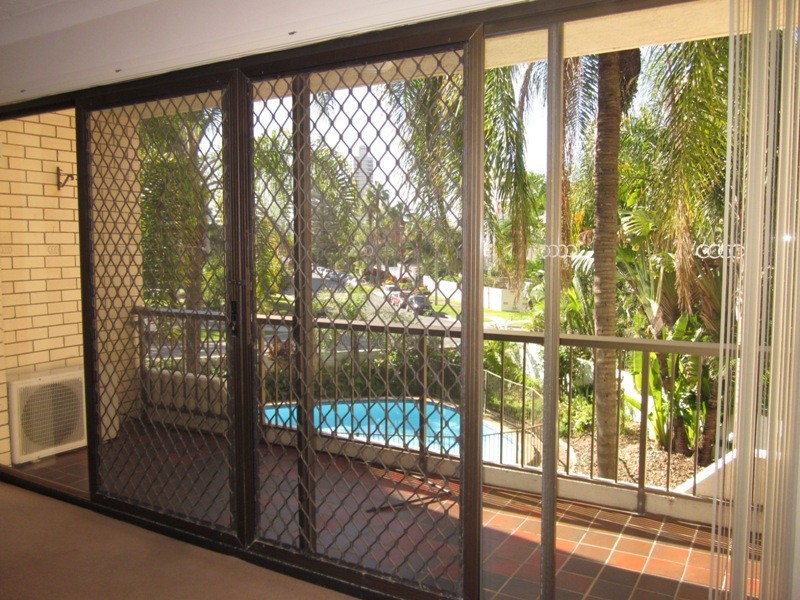 8 QUEENSLAND AVE, Broadbeach QLD 4218