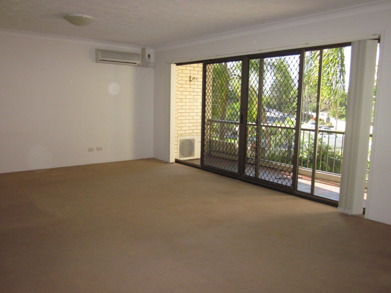 8 QUEENSLAND AVE, Broadbeach QLD 4218