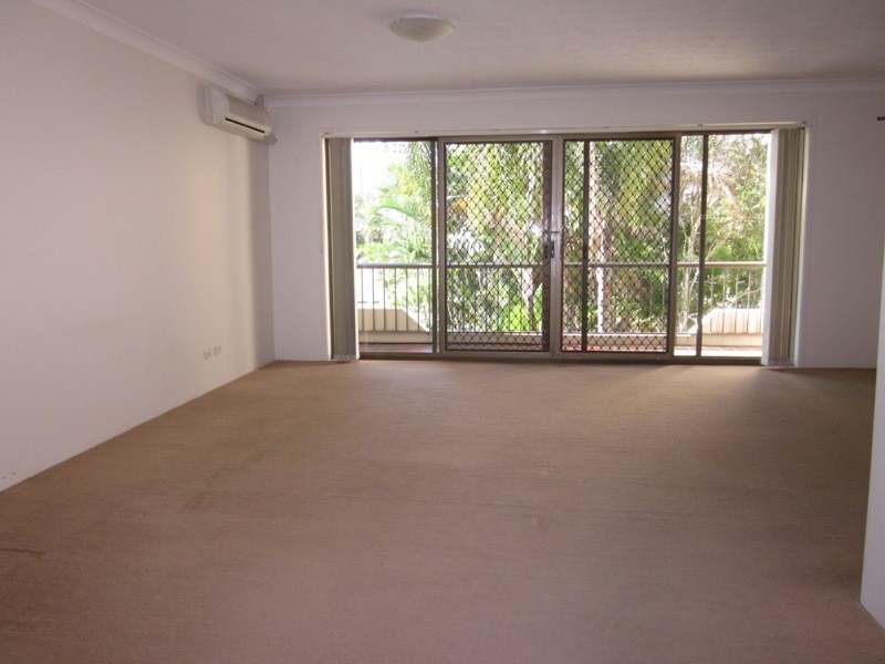 8 QUEENSLAND AVE, Broadbeach QLD 4218