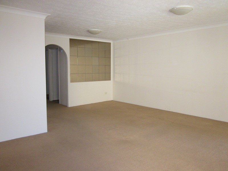 8 QUEENSLAND AVE, Broadbeach QLD 4218