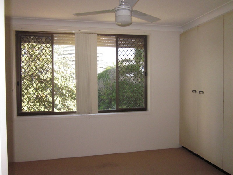 8 QUEENSLAND AVE, Broadbeach QLD 4218