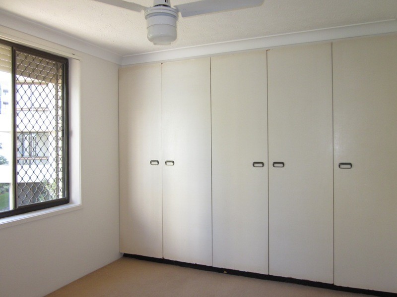 8 QUEENSLAND AVE, Broadbeach QLD 4218