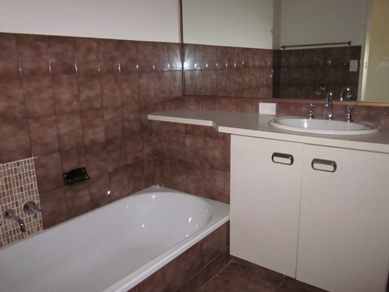 8 QUEENSLAND AVE, Broadbeach QLD 4218