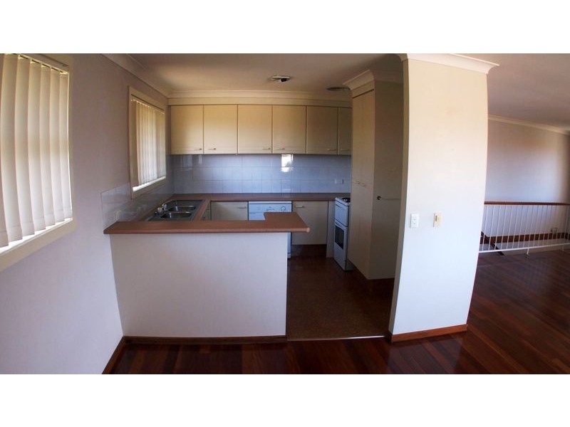 25 GRETEL DR, Mermaid Waters QLD 4218