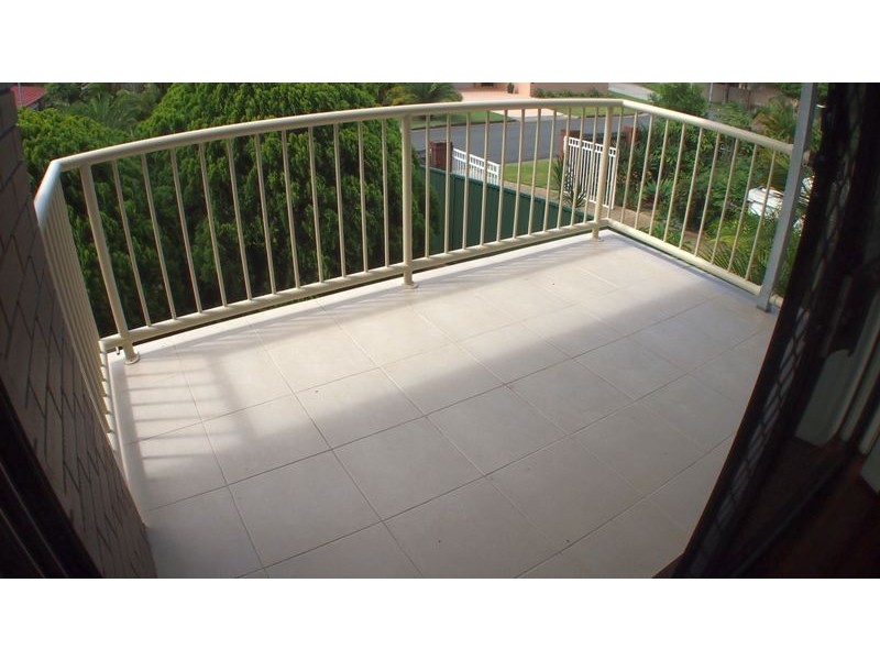 25 GRETEL DR, Mermaid Waters QLD 4218