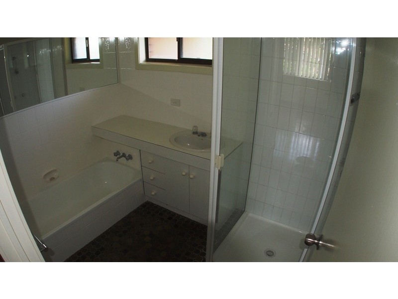 25 GRETEL DR, Mermaid Waters QLD 4218