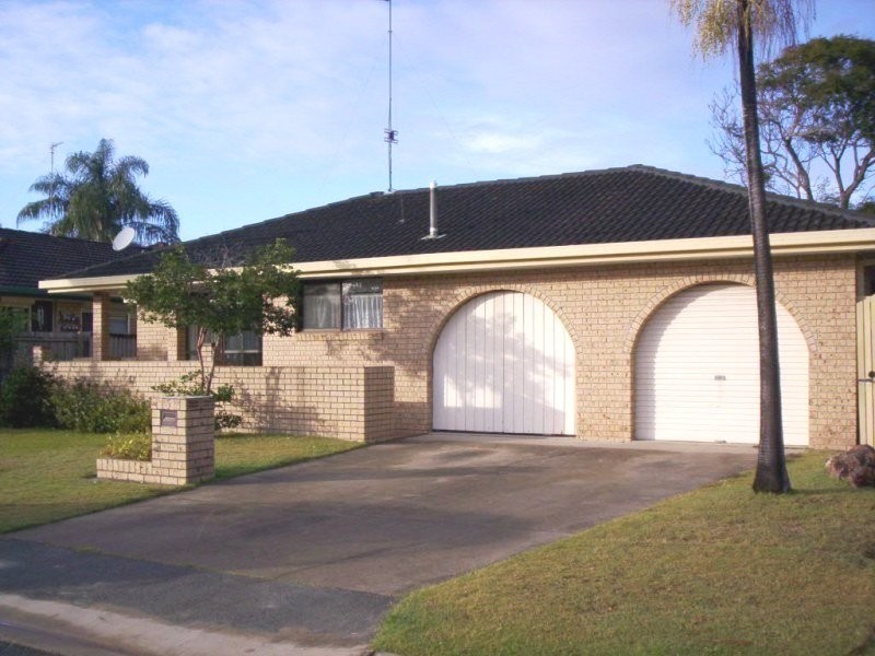 8 ARCADIA AVE, Mermaid Waters QLD 4218