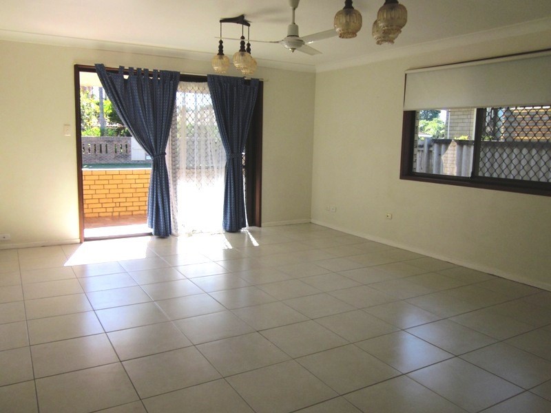 8 ARCADIA AVE, Mermaid Waters QLD 4218