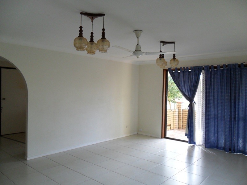 8 ARCADIA AVE, Mermaid Waters QLD 4218