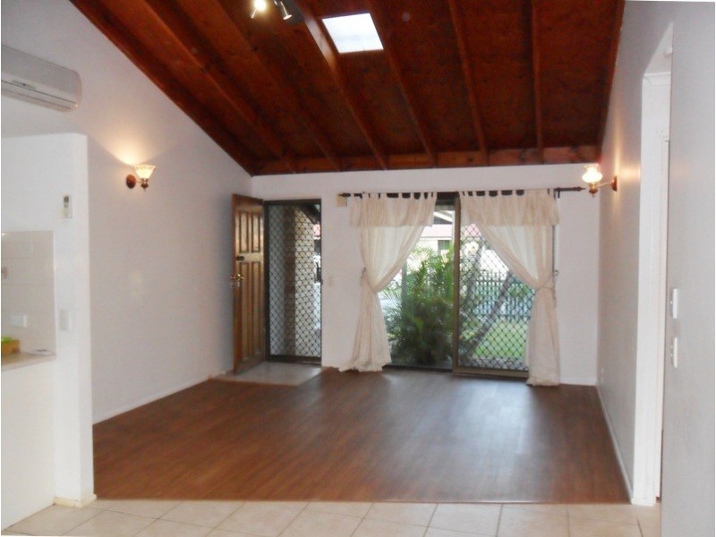 5 Launch Rd, Mermaid Waters QLD 4218