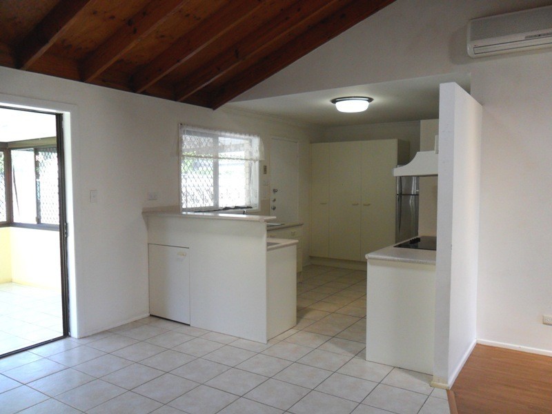 5 Launch Rd, Mermaid Waters QLD 4218