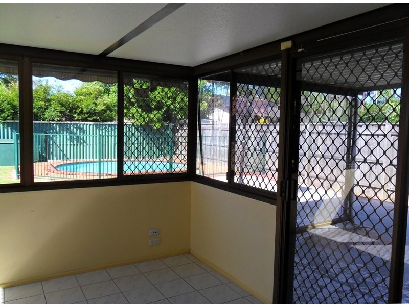 5 Launch Rd, Mermaid Waters QLD 4218