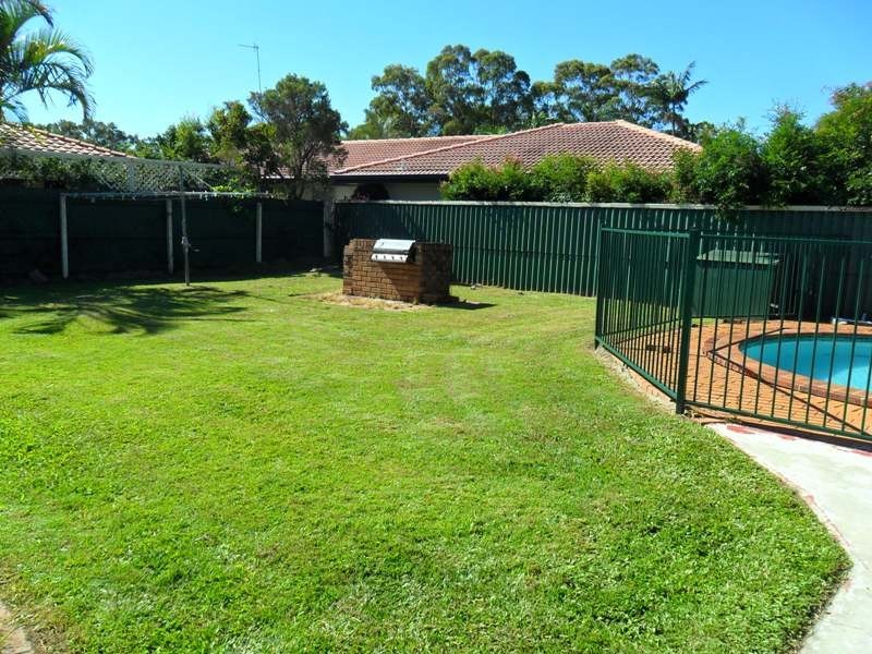 5 Launch Rd, Mermaid Waters QLD 4218