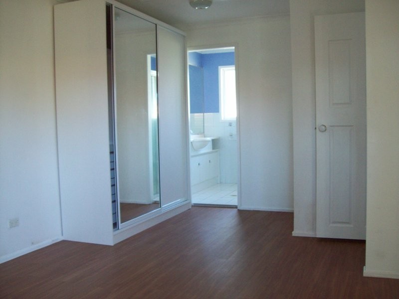 5 Launch Rd, Mermaid Waters QLD 4218