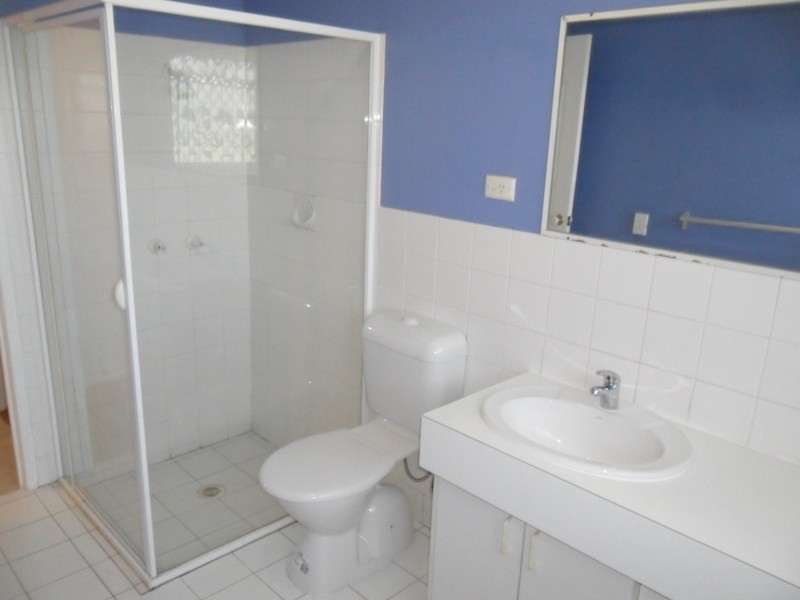 5 Launch Rd, Mermaid Waters QLD 4218