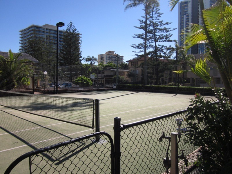 4 THORNTON ST, Surfers Paradise QLD 4217