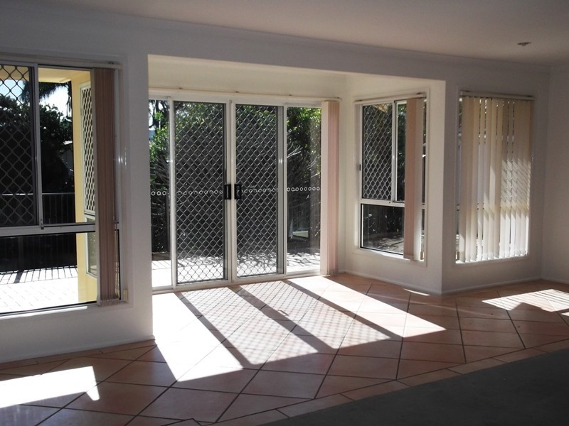 11 MONTEREY CRT, Broadbeach Waters QLD 4218