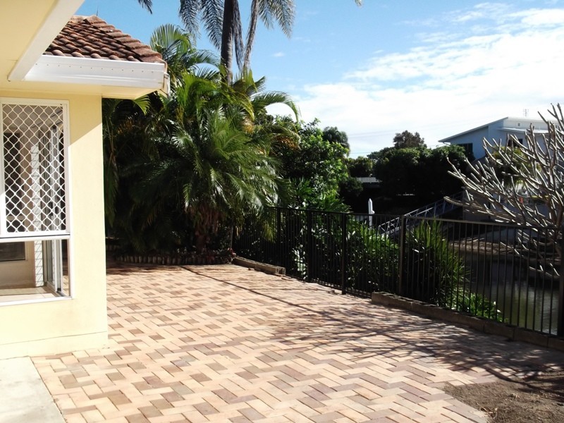 11 MONTEREY CRT, Broadbeach Waters QLD 4218