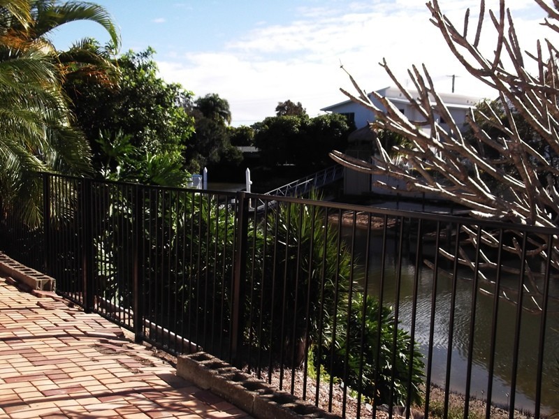 11 MONTEREY CRT, Broadbeach Waters QLD 4218