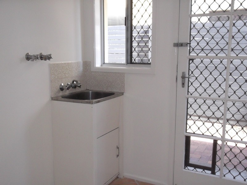 11 MONTEREY CRT, Broadbeach Waters QLD 4218