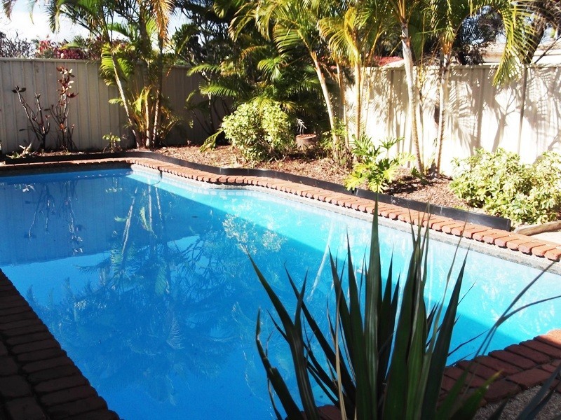 11 MONTEREY CRT, Broadbeach Waters QLD 4218