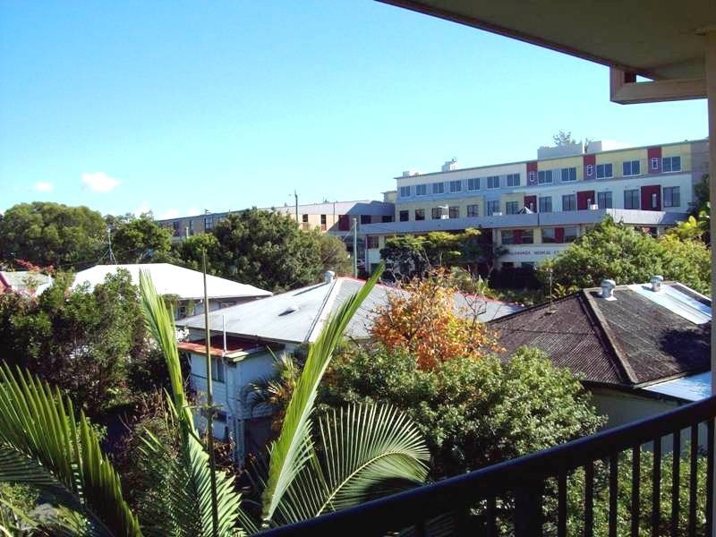 14 SPENDELOVE AVE, Southport QLD 4215