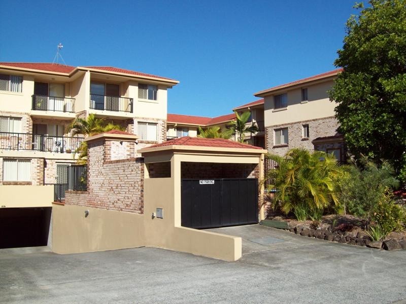 14 SPENDELOVE AVE, Southport QLD 4215