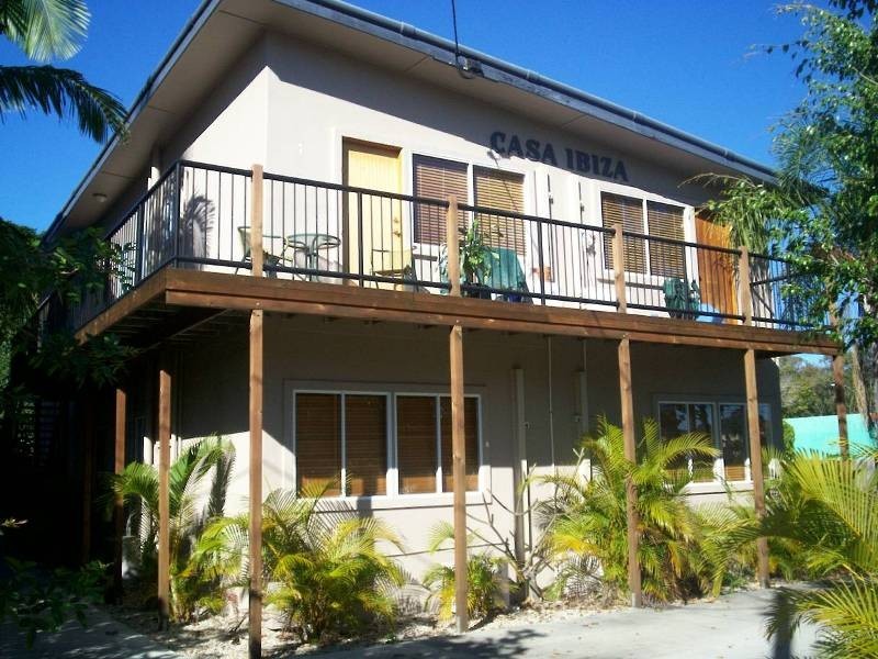 34 ARMRICK AVE, Broadbeach QLD 4218