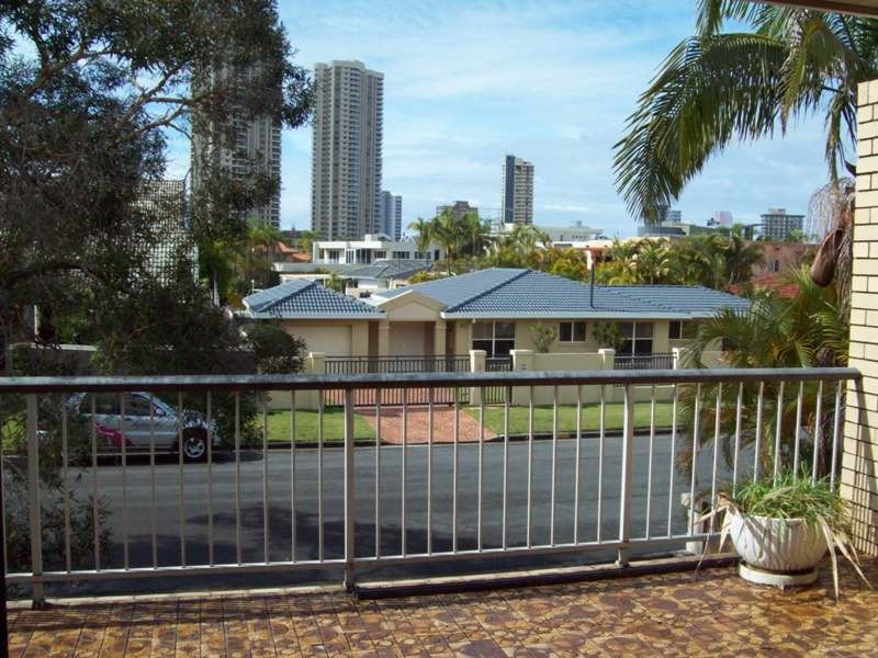 8 MIDSHIPMAN CRT, Paradise Waters QLD 4217