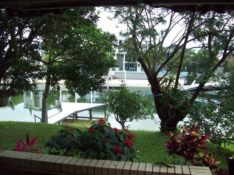 8 MIDSHIPMAN CRT, Paradise Waters QLD 4217