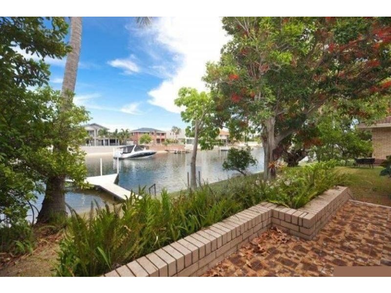 8 MIDSHIPMAN CRT, Paradise Waters QLD 4217